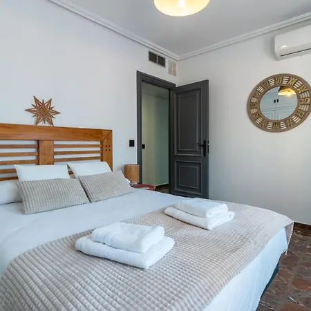 Atico Puente Parking Gratuito Apartment *