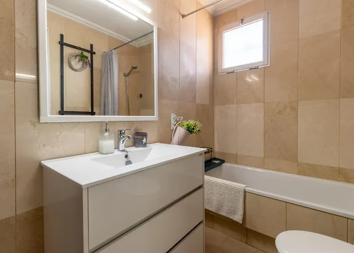 Atico Puente Parking Gratuito Apartment *