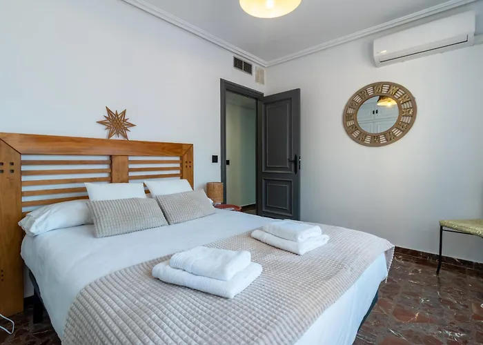 Atico Puente Parking Gratuito Apartment *